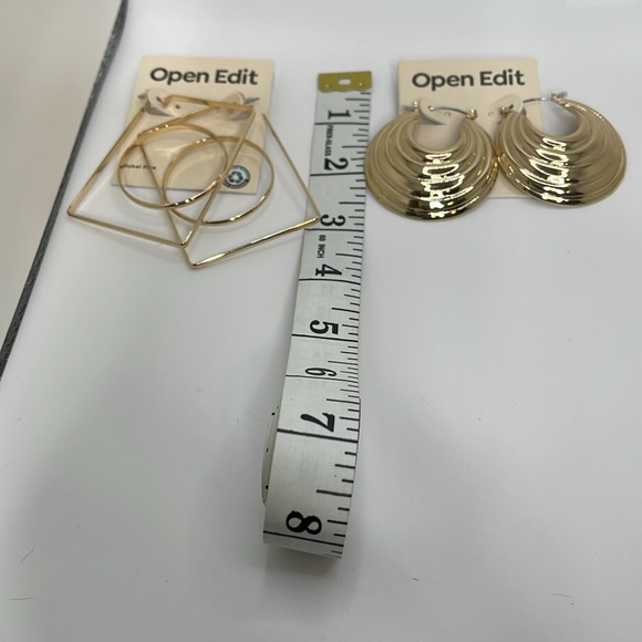 NWT- 4 Pair of Large Open Edit Brand Gold-Tone Earrings. Bundle of earrings - Picture 8 of 9